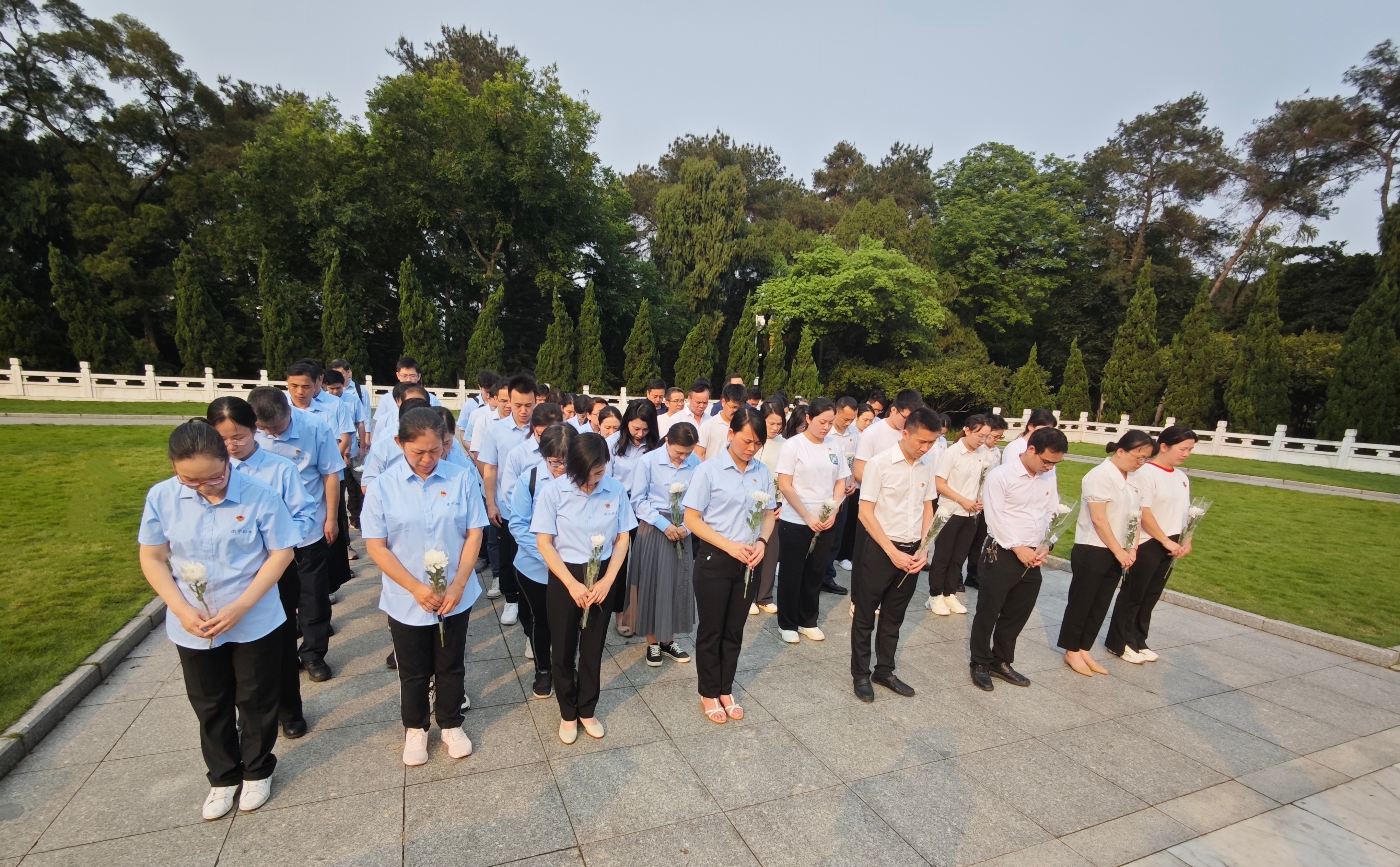 市排水公司黨總支、南寧建康環(huán)保公司黨支部 聯(lián)合開(kāi)展“學(xué)黨史憶英烈 祭忠魂守初心” 主題黨日活動(dòng)